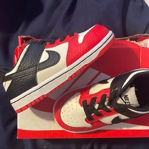 Toddler Nike dunk low sail/black-black Chile red 8C